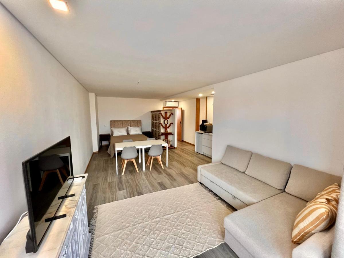 Charming Studio Apartment In โปโว เดอ วาร์ซิม ภายนอก รูปภาพ